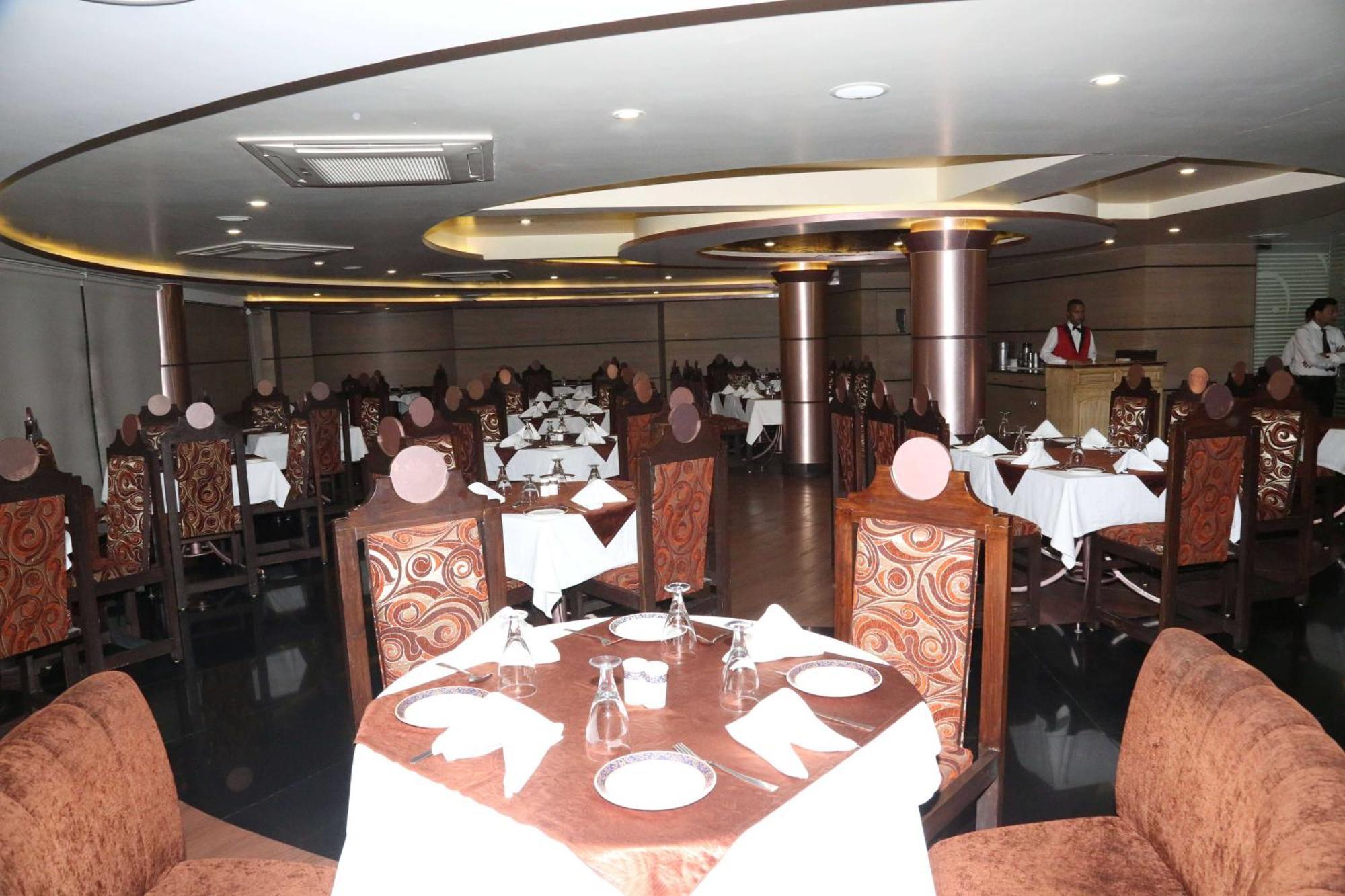 Palette Hotel Nisarga By Sunday Bhopal Exterior foto